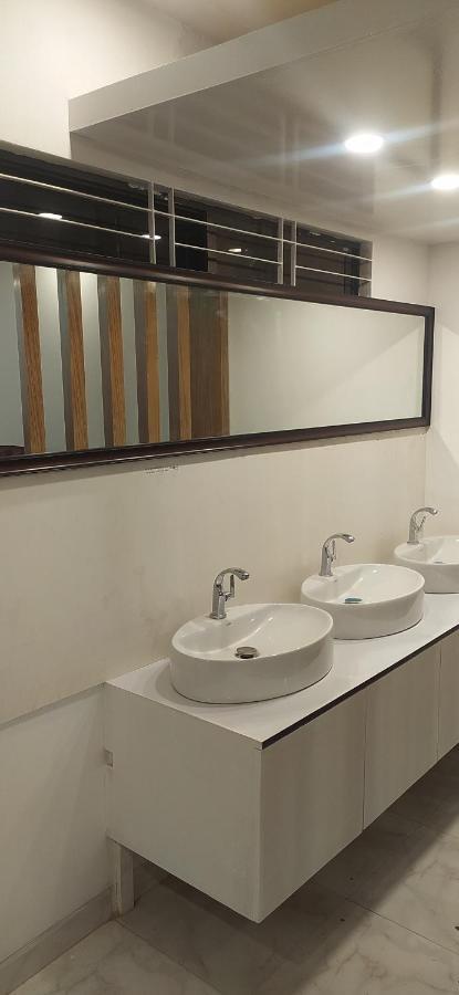 Center Point Apartment داكا المظهر الخارجي الصورة
